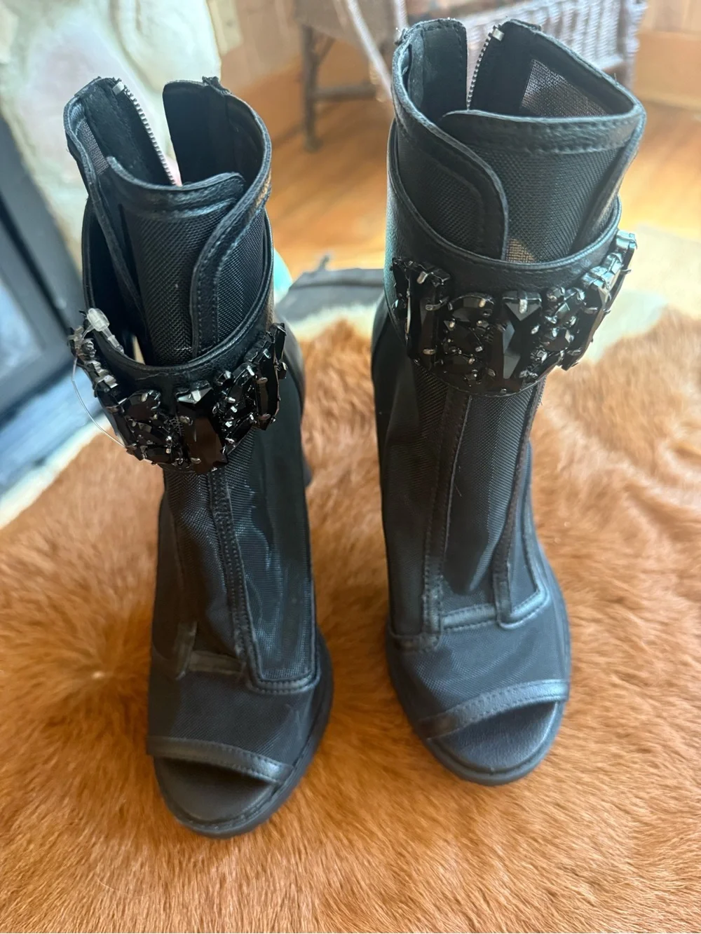 KARL LAGERFELD PARIS Blayze Peep Toe Booties Size 5.5 – New Never Worn